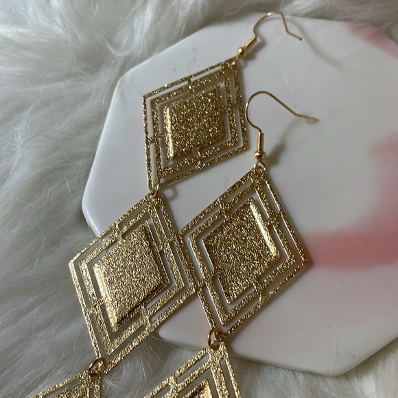 Fashion Nova Endless Trips Dangle Earrings - Picture 6 of 9